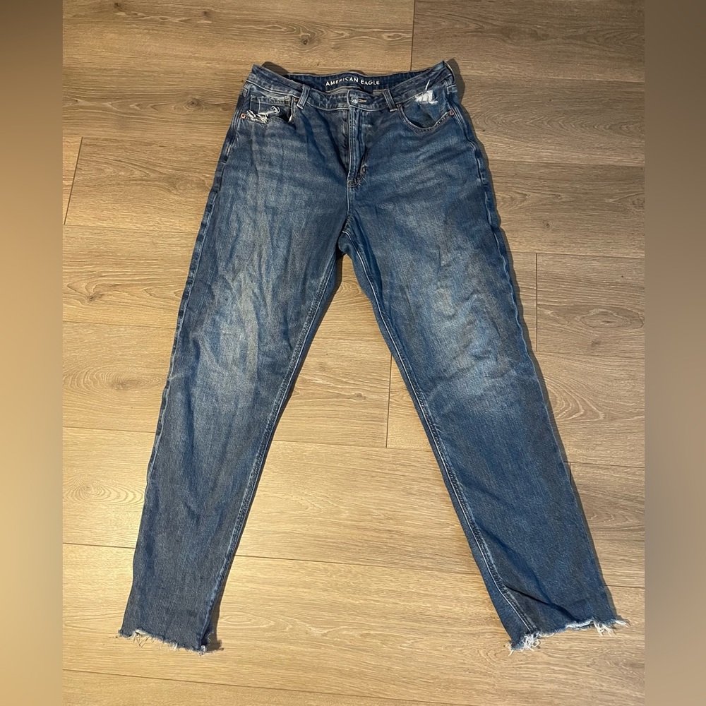 A.E STRIGID MOM JEAN. Size 12!!